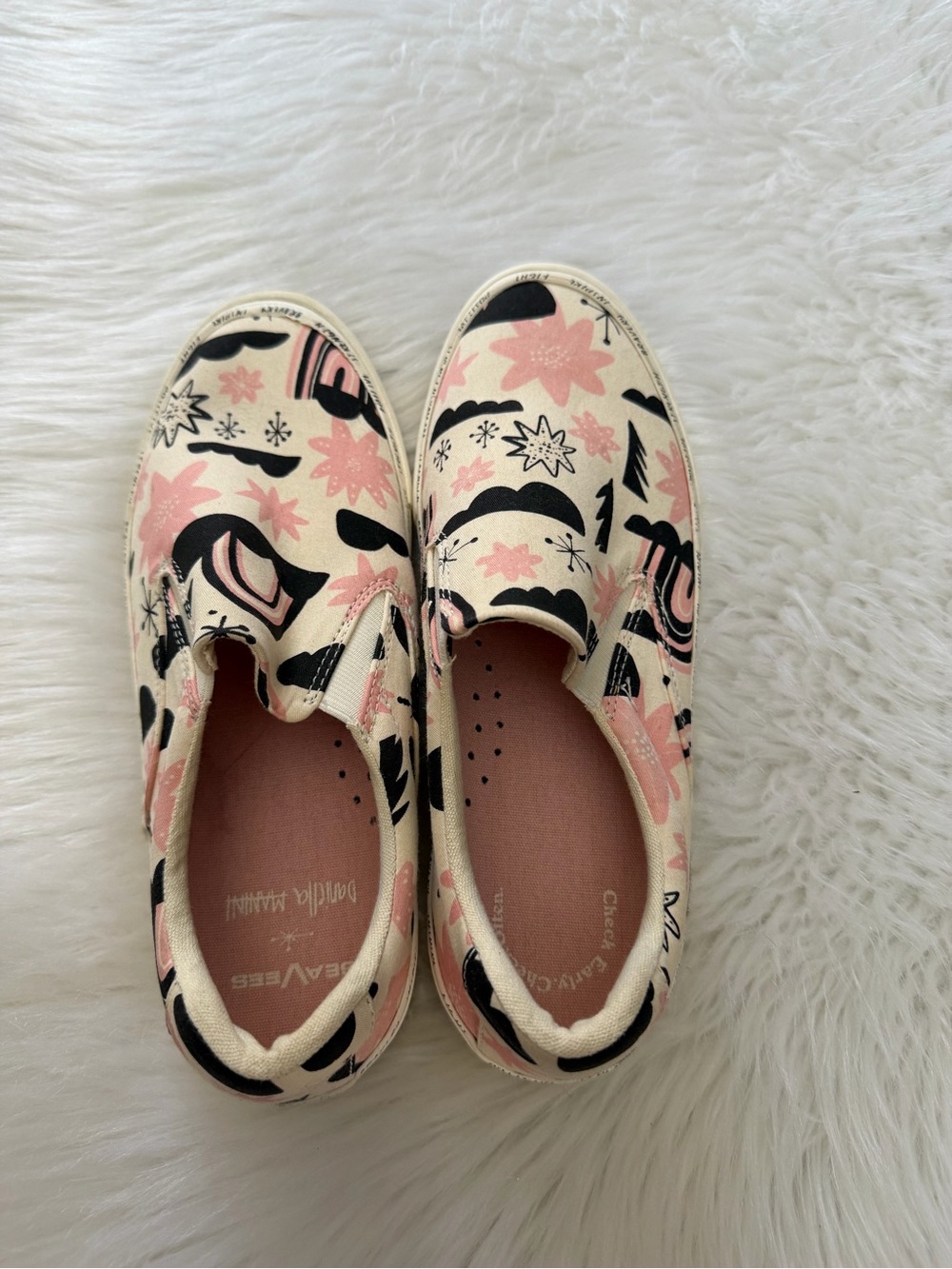 Seavees Slip-On Canvas Shoes in Pink & Black Print Sz 8.5